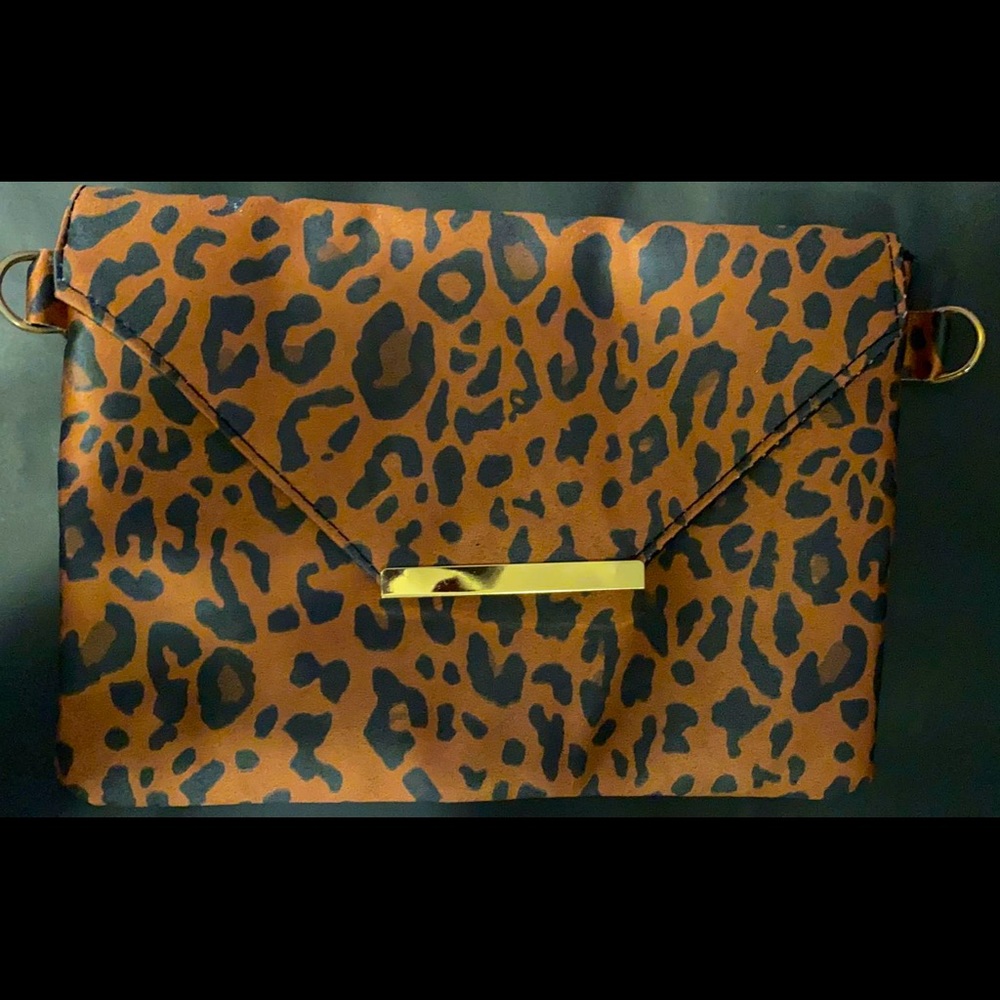 Elegant Leopard Print Crossbody Purse